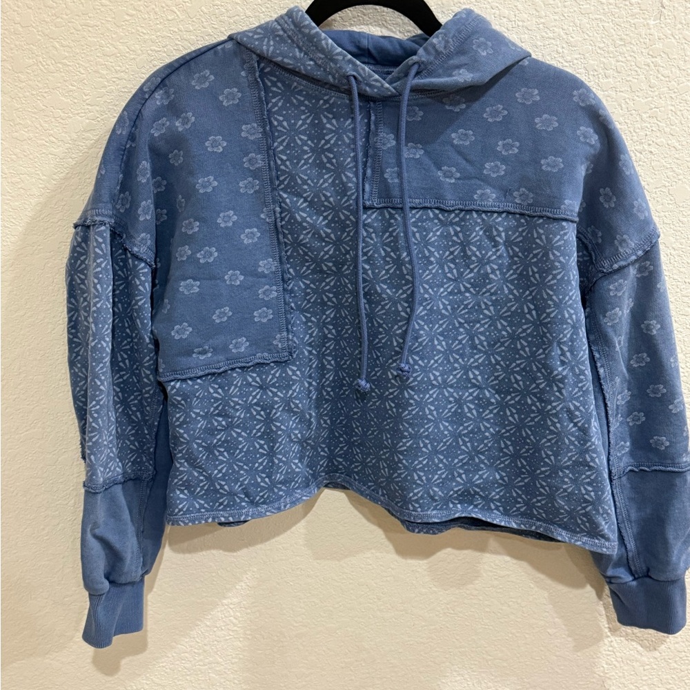 LUCKY BRAND Women Size XS Blue Indigo Floral Patch Batwing Crop Hoodie